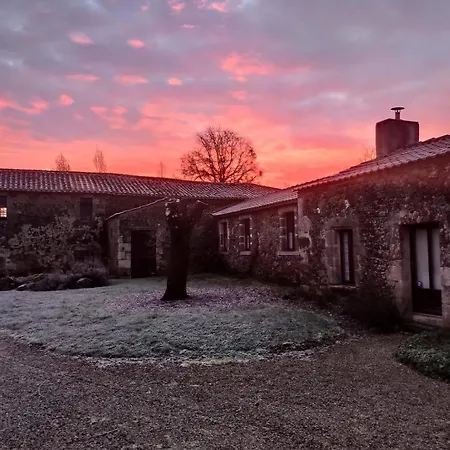 Manoir Courtyard cottage rental Vendee Monsireigne Buitenkant foto